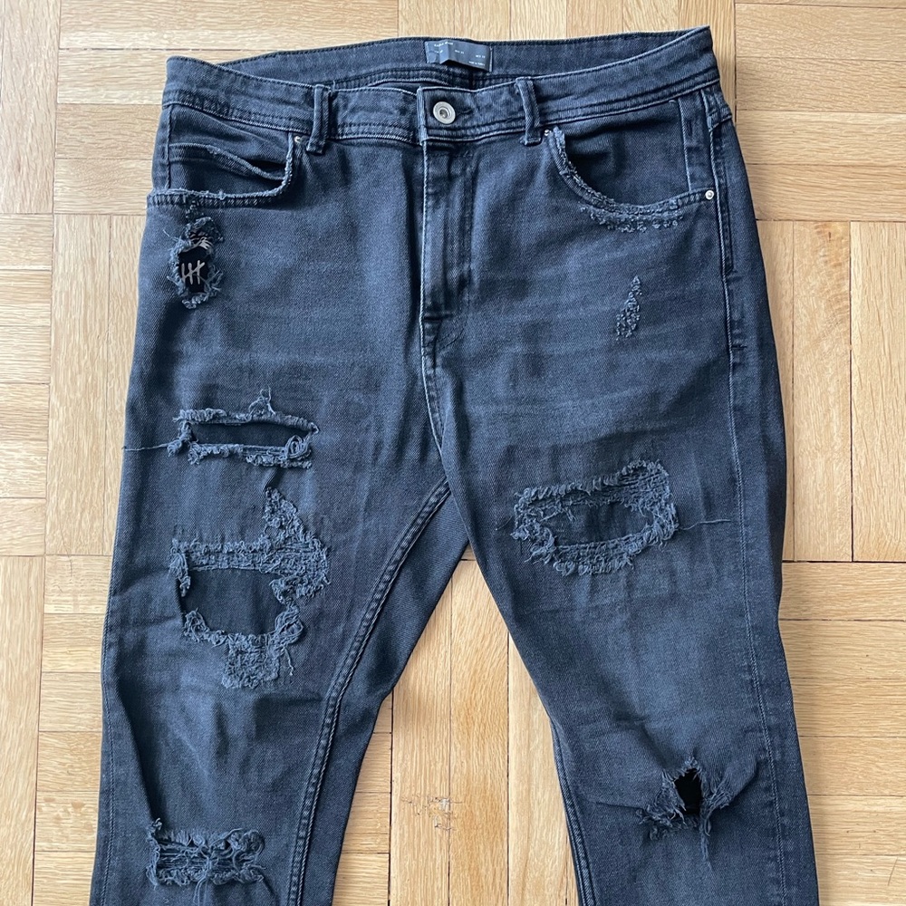 Zara Men’s Ripped Skinny Jeans